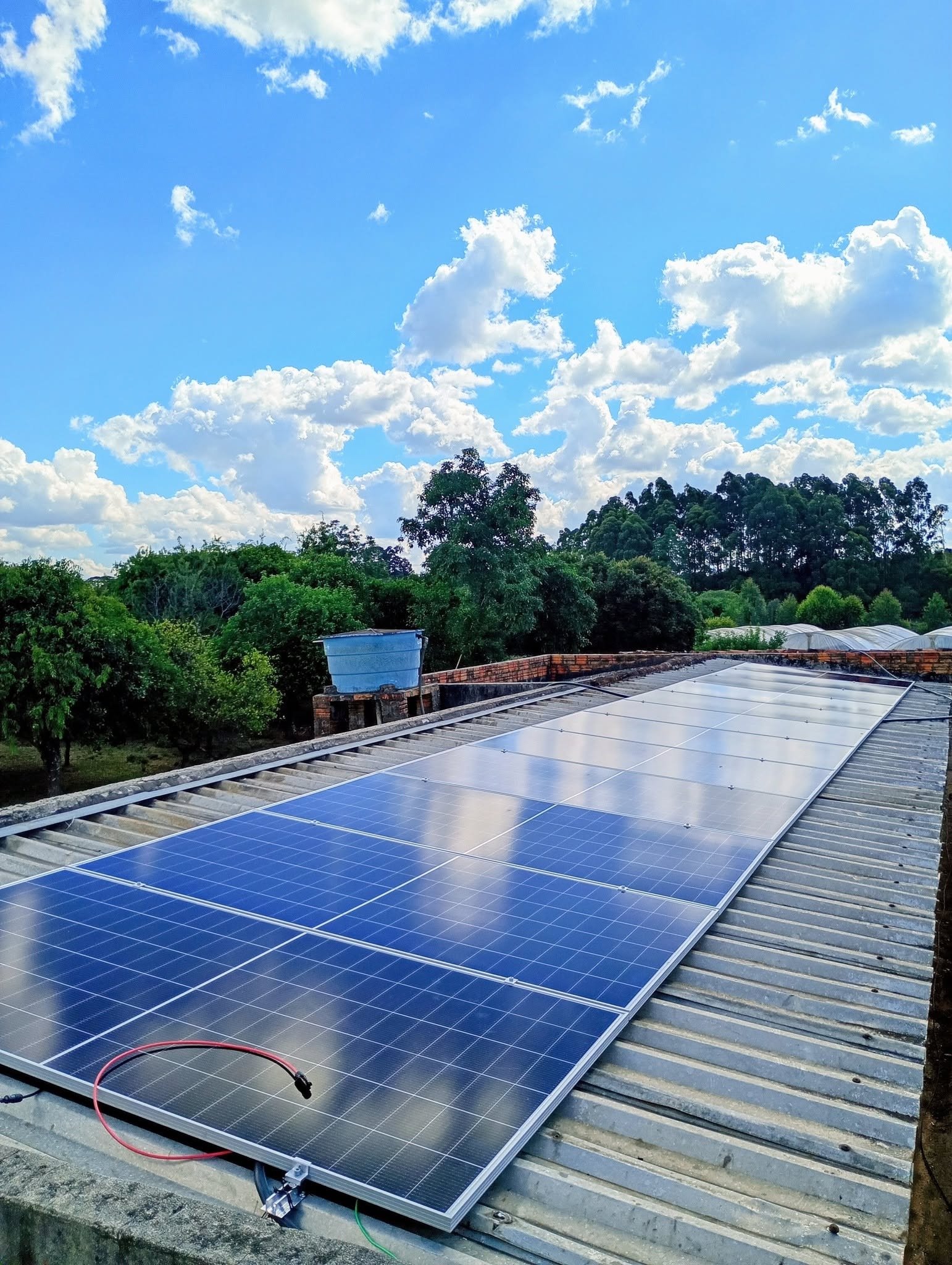 Sistema real de painéis solares instalado pela Xeque-Mate